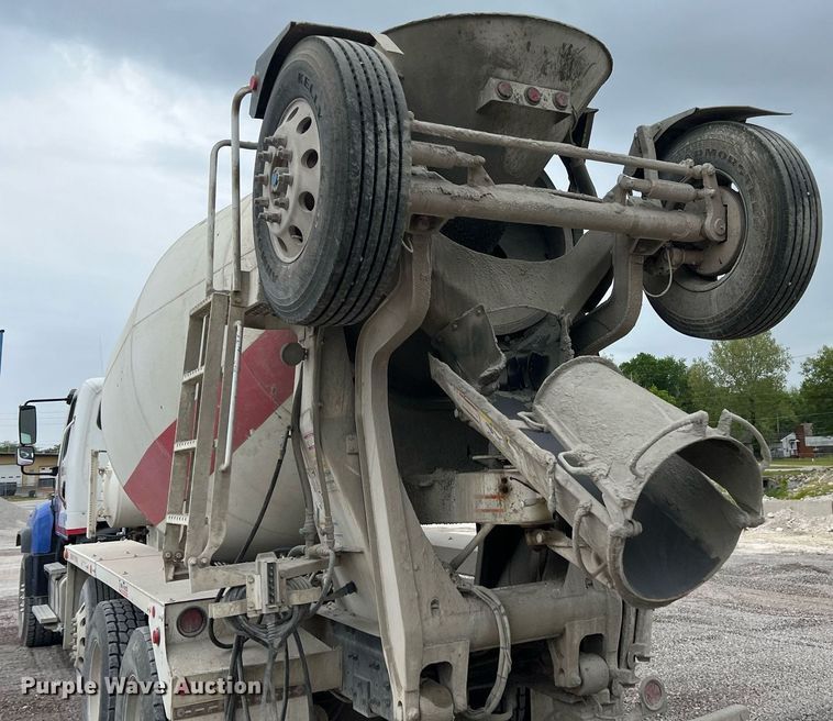 image for item LG9102 2014 Freightliner 114SD  ready mix truck