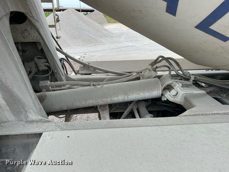 image for item LG9102 2014 Freightliner 114SD  ready mix truck