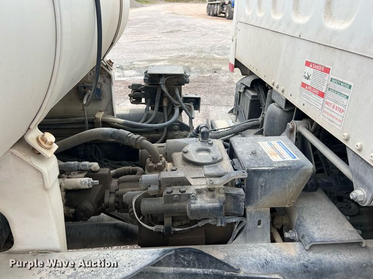 image for item LG9102 2014 Freightliner 114SD  ready mix truck