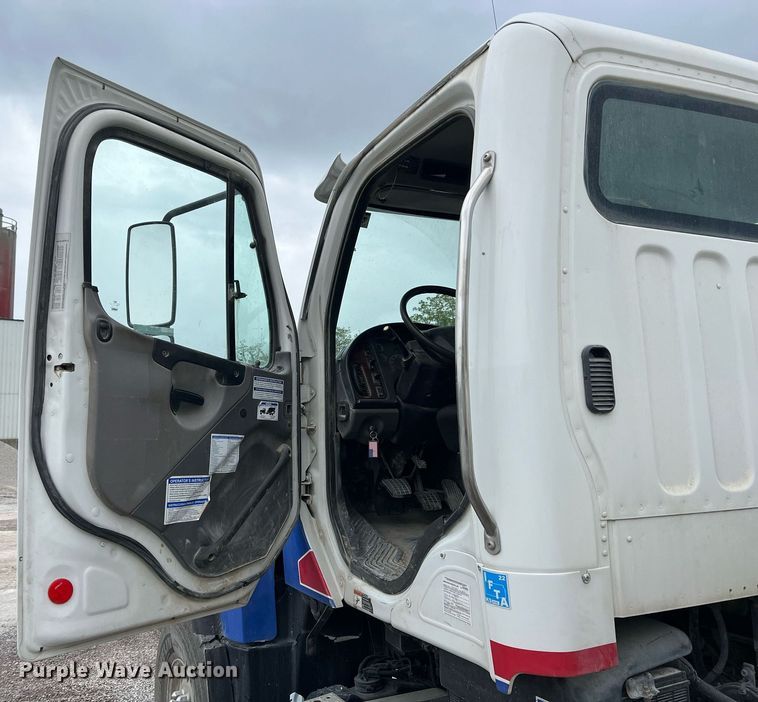 image for item LG9102 2014 Freightliner 114SD  ready mix truck