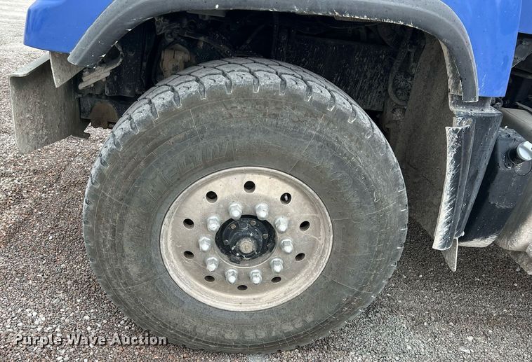 image for item LG9102 2014 Freightliner 114SD  ready mix truck