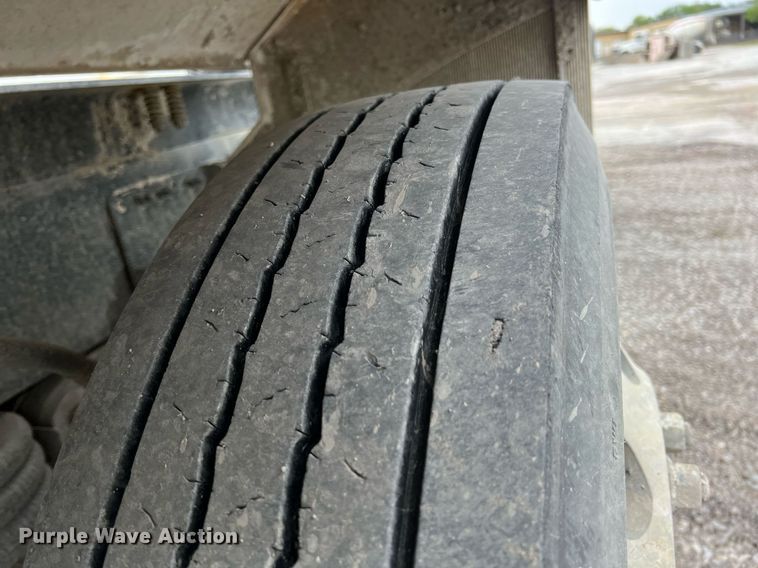 image for item LG9102 2014 Freightliner 114SD  ready mix truck