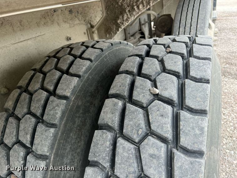 image for item LG9102 2014 Freightliner 114SD  ready mix truck