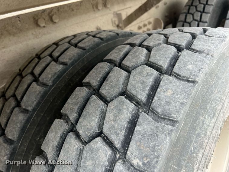 image for item LG9102 2014 Freightliner 114SD  ready mix truck