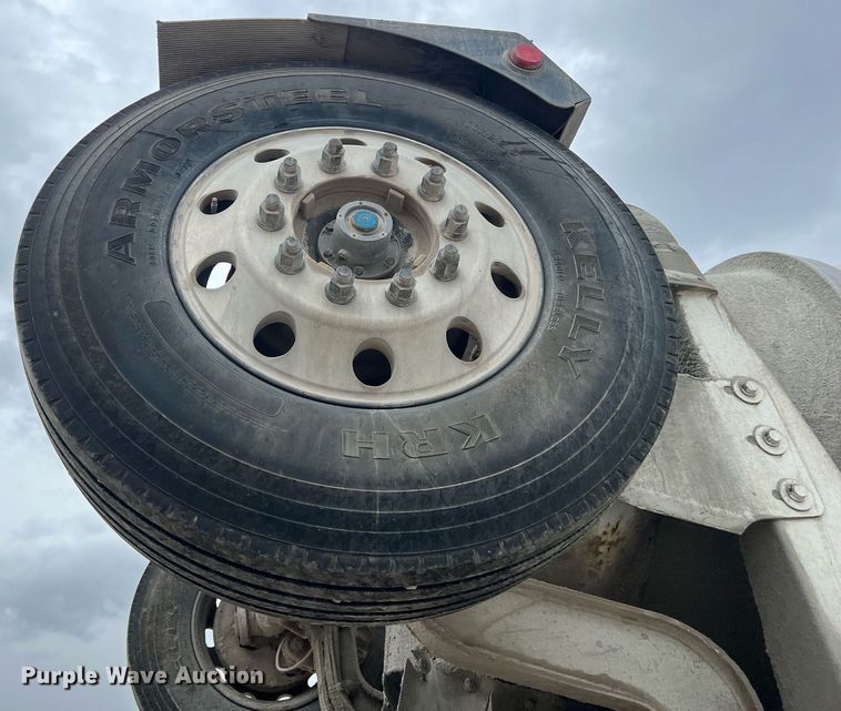 image for item LG9102 2014 Freightliner 114SD  ready mix truck