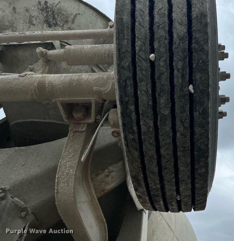 image for item LG9102 2014 Freightliner 114SD  ready mix truck