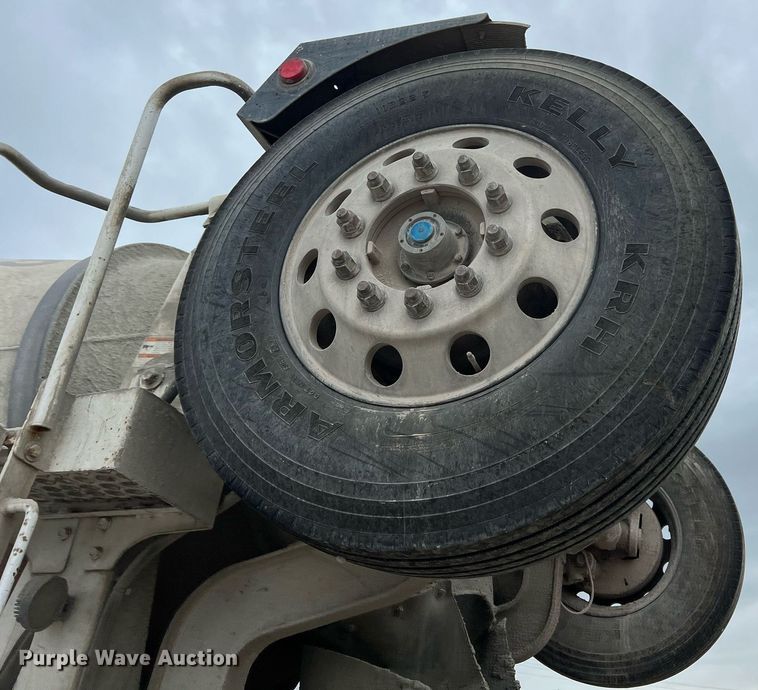 image for item LG9102 2014 Freightliner 114SD  ready mix truck