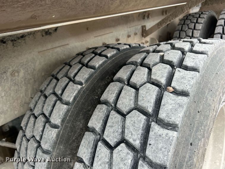 image for item LG9102 2014 Freightliner 114SD  ready mix truck