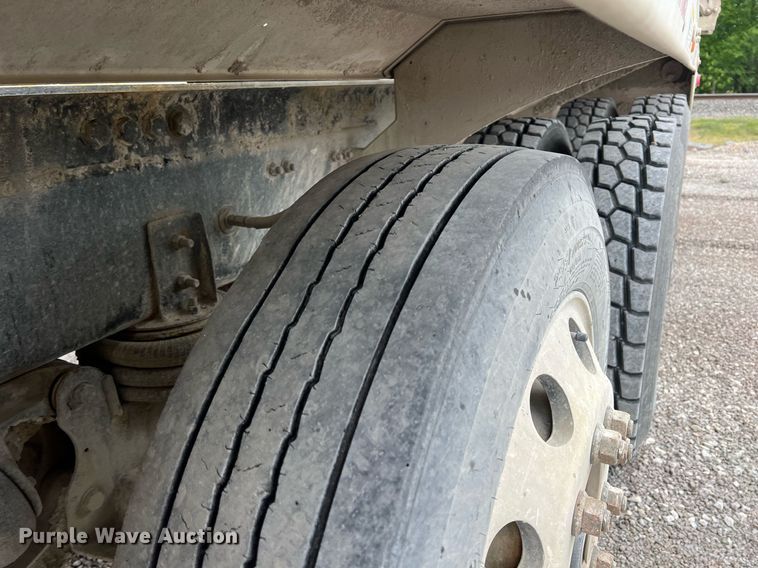 image for item LG9102 2014 Freightliner 114SD  ready mix truck