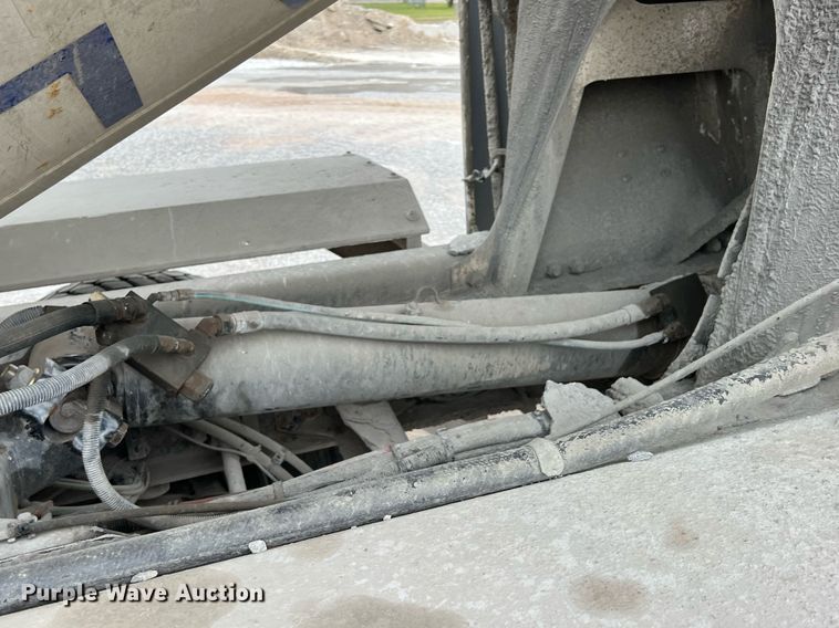 image for item LG9103 2014 Freightliner 114SD  ready mix truck