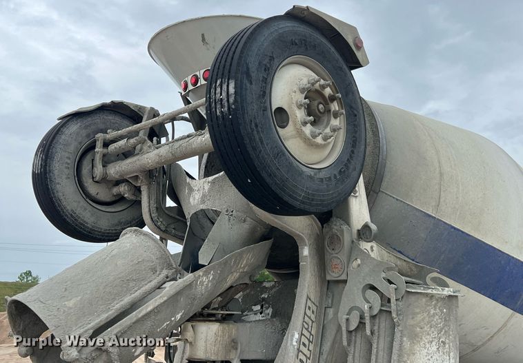 image for item LG9103 2014 Freightliner 114SD  ready mix truck