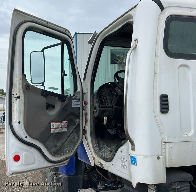 image for item LG9103 2014 Freightliner 114SD  ready mix truck