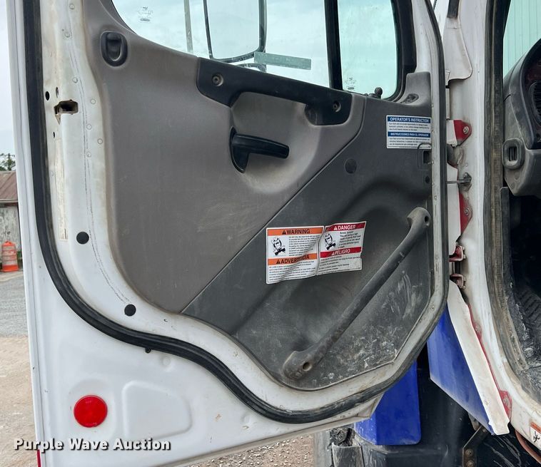 image for item LG9103 2014 Freightliner 114SD  ready mix truck