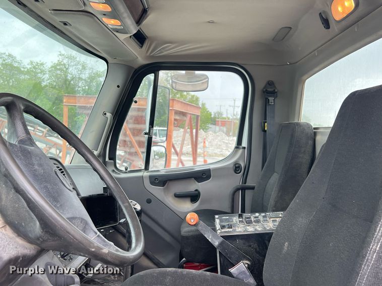 image for item LG9103 2014 Freightliner 114SD  ready mix truck