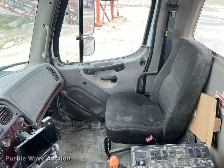 image for item LG9103 2014 Freightliner 114SD  ready mix truck