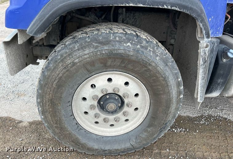 image for item LG9103 2014 Freightliner 114SD  ready mix truck