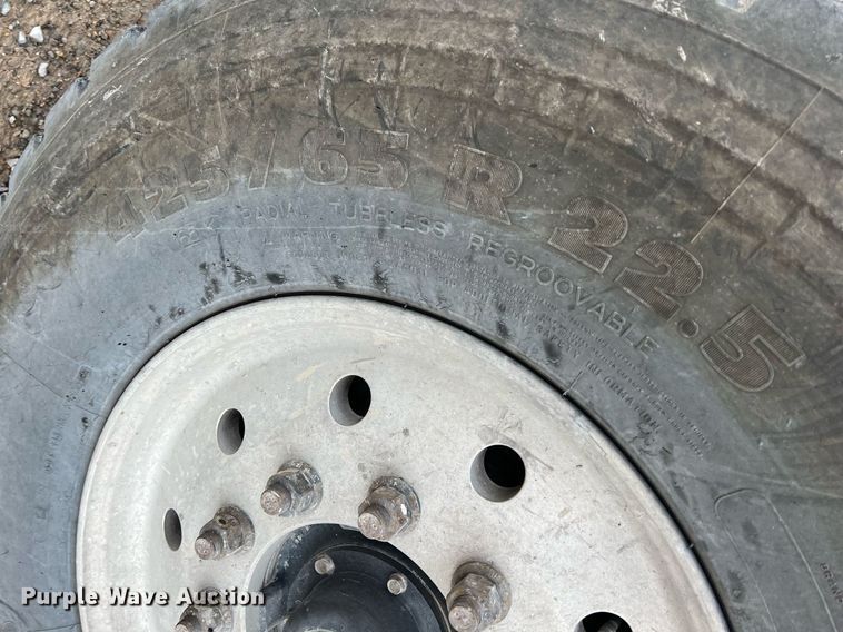 image for item LG9103 2014 Freightliner 114SD  ready mix truck