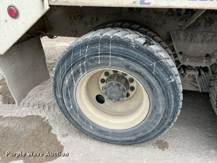 image for item LG9103 2014 Freightliner 114SD  ready mix truck