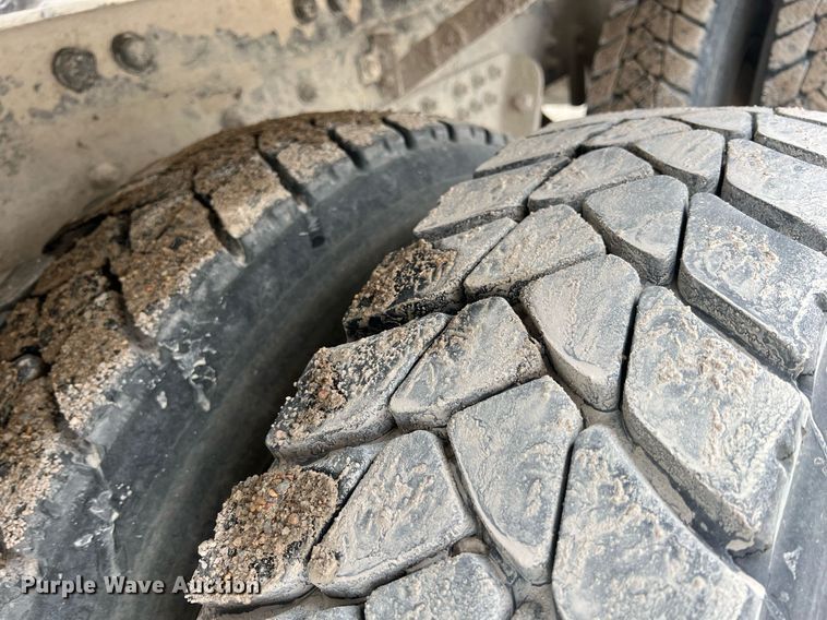 image for item LG9103 2014 Freightliner 114SD  ready mix truck