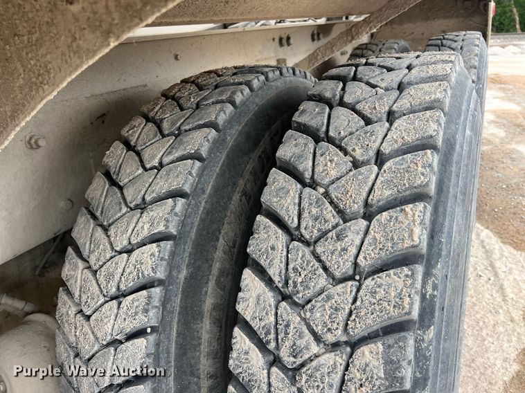 image for item LG9103 2014 Freightliner 114SD  ready mix truck