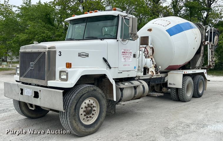 image for item LG9104 2001 Volvo Autocar  ready mix truck