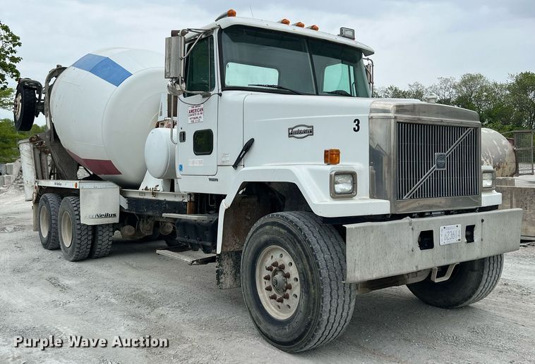 image for item LG9104 2001 Volvo Autocar  ready mix truck