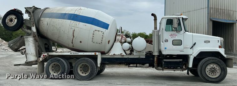 image for item LG9104 2001 Volvo Autocar  ready mix truck