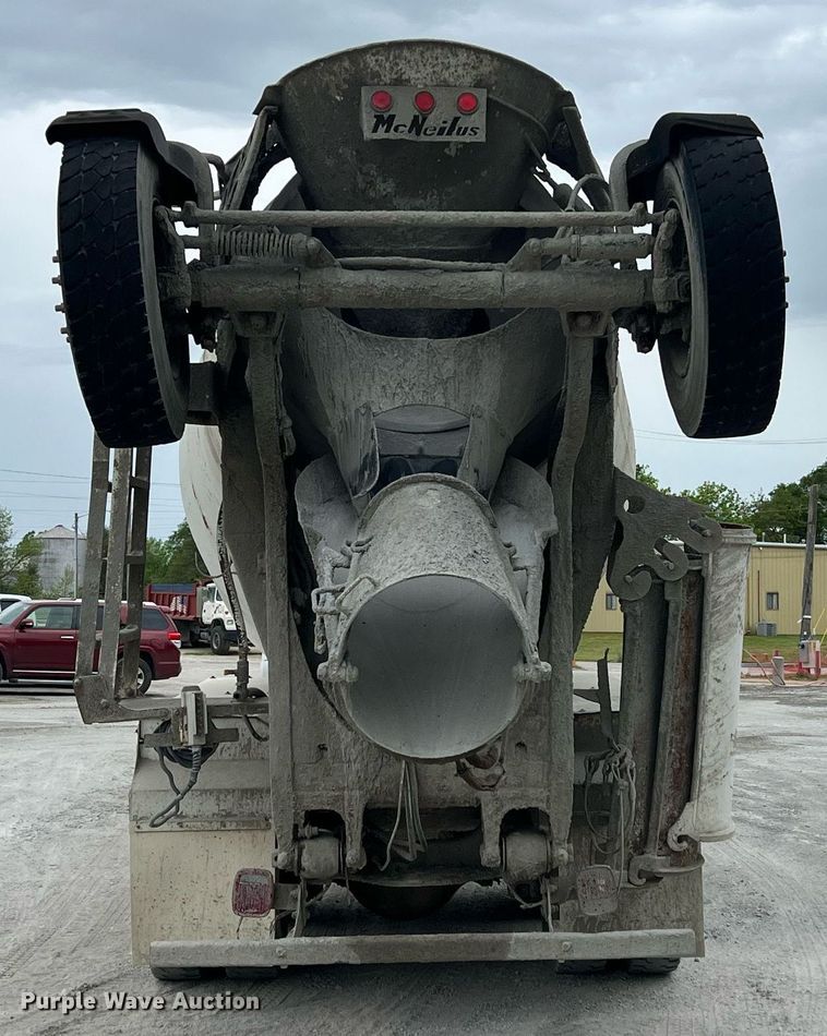 image for item LG9104 2001 Volvo Autocar  ready mix truck