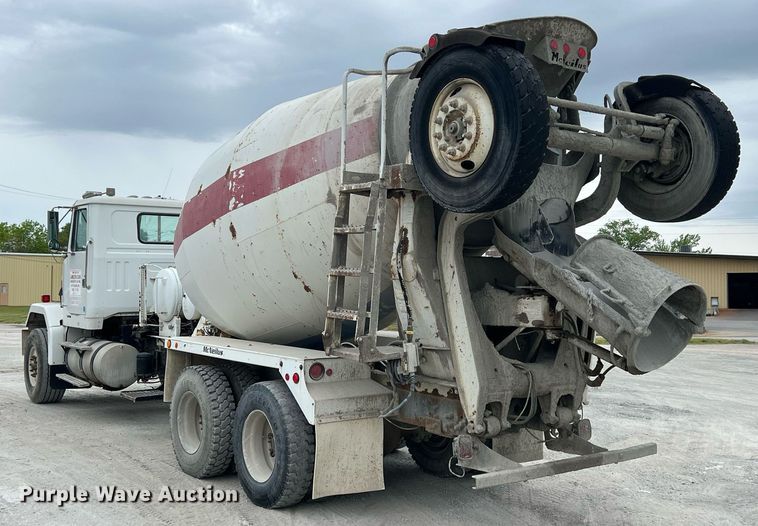 image for item LG9104 2001 Volvo Autocar  ready mix truck