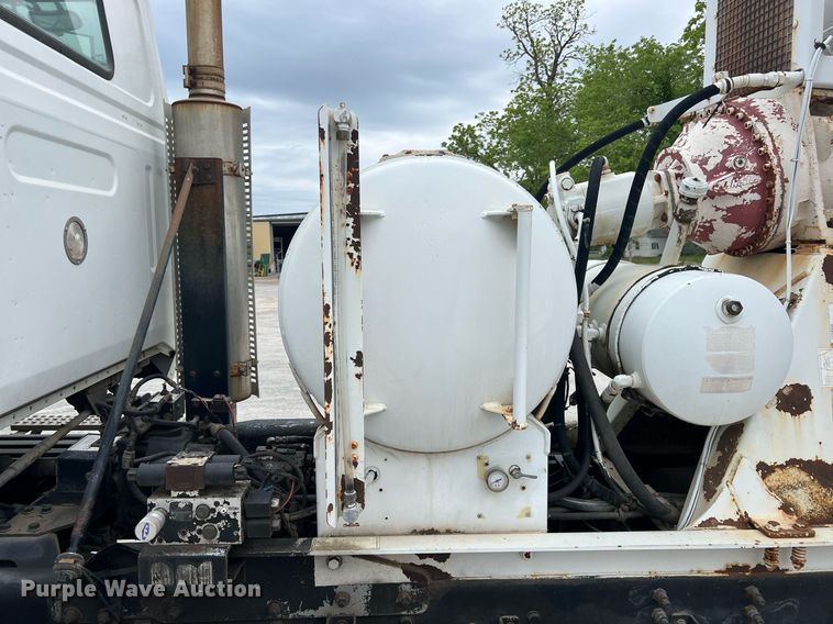 image for item LG9104 2001 Volvo Autocar  ready mix truck