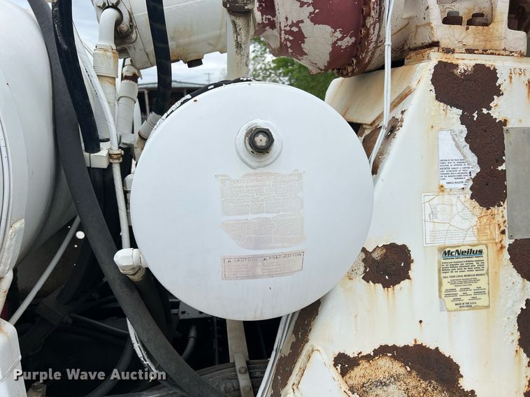 image for item LG9104 2001 Volvo Autocar  ready mix truck