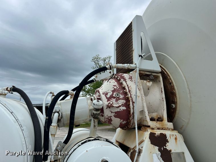 image for item LG9104 2001 Volvo Autocar  ready mix truck