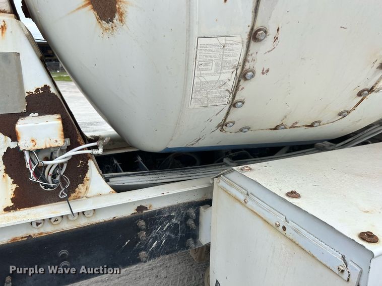 image for item LG9104 2001 Volvo Autocar  ready mix truck