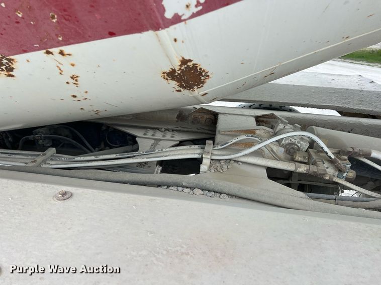 image for item LG9104 2001 Volvo Autocar  ready mix truck