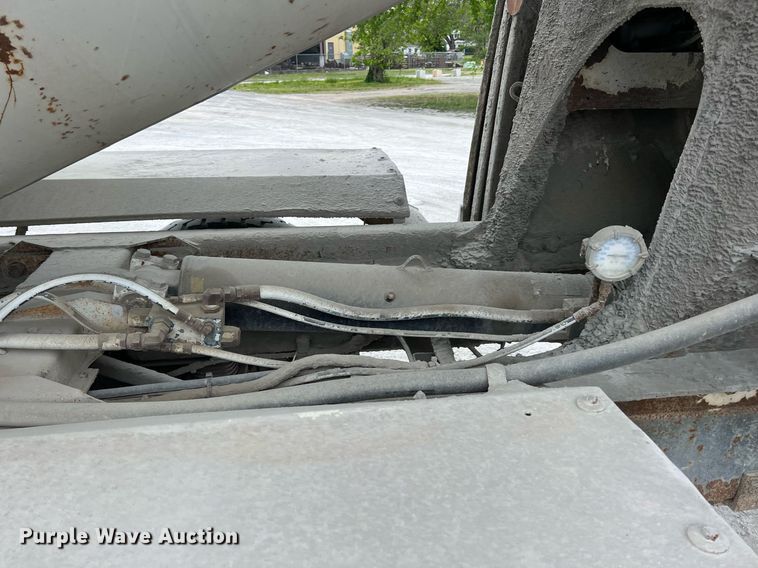 image for item LG9104 2001 Volvo Autocar  ready mix truck