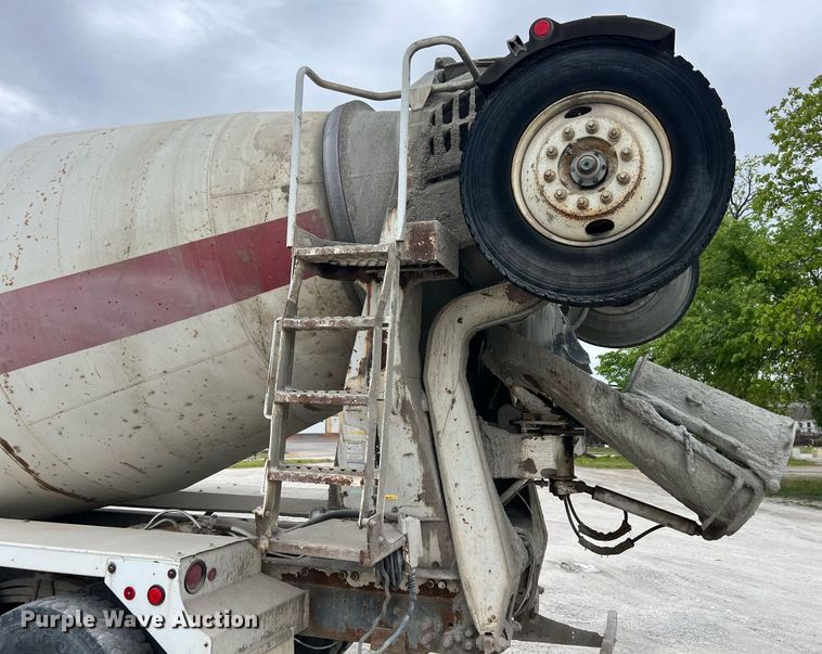 image for item LG9104 2001 Volvo Autocar  ready mix truck