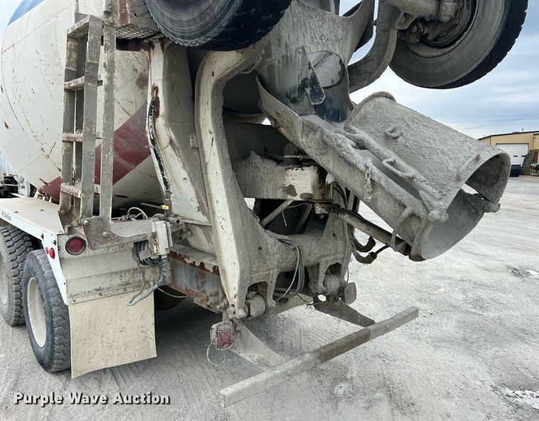 image for item LG9104 2001 Volvo Autocar  ready mix truck