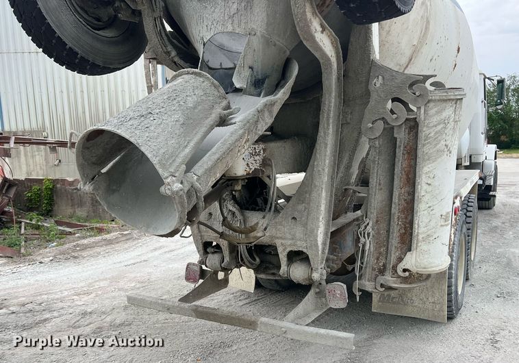 image for item LG9104 2001 Volvo Autocar  ready mix truck