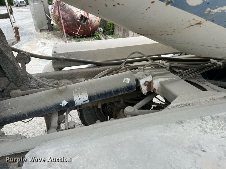 image for item LG9104 2001 Volvo Autocar  ready mix truck