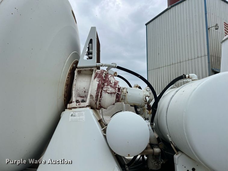 image for item LG9104 2001 Volvo Autocar  ready mix truck