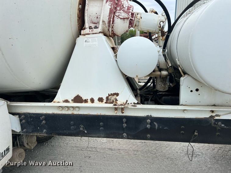 image for item LG9104 2001 Volvo Autocar  ready mix truck