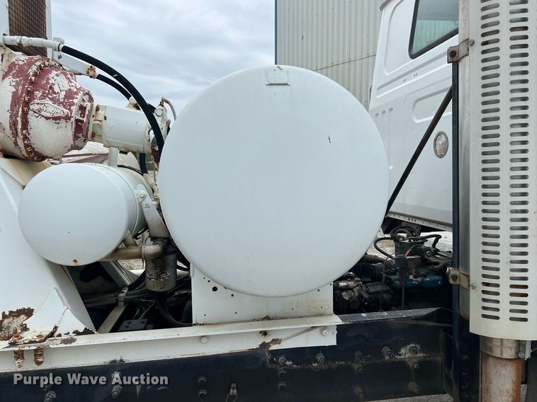 image for item LG9104 2001 Volvo Autocar  ready mix truck