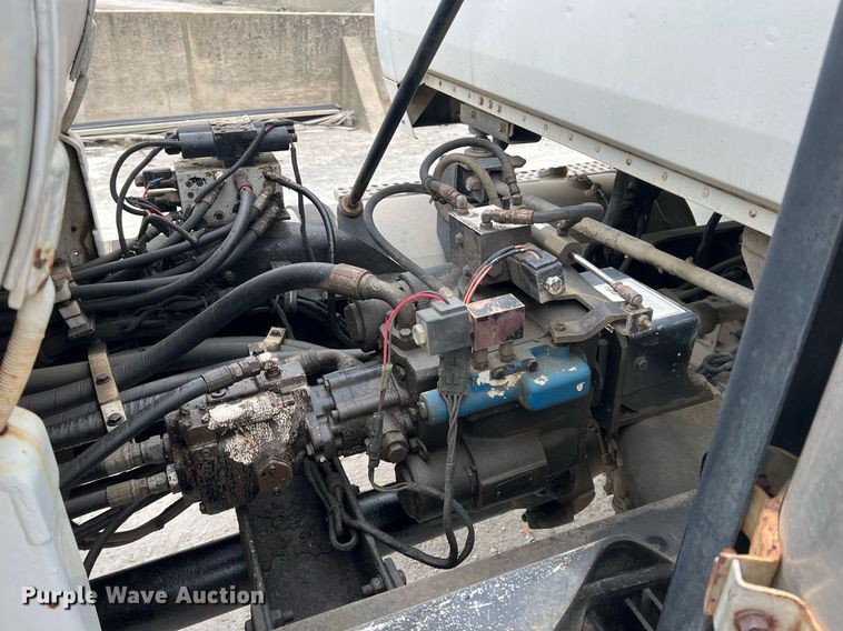 image for item LG9104 2001 Volvo Autocar  ready mix truck