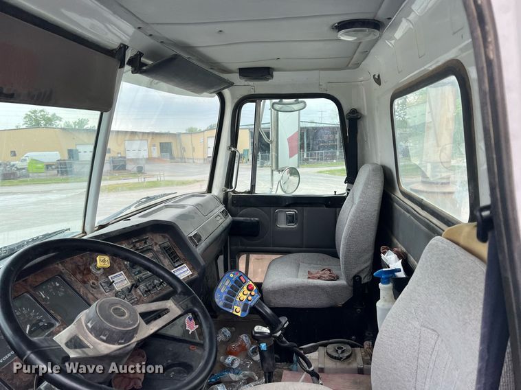 image for item LG9104 2001 Volvo Autocar  ready mix truck