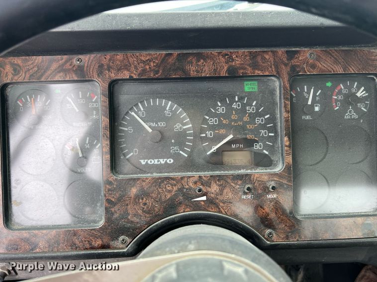 image for item LG9104 2001 Volvo Autocar  ready mix truck