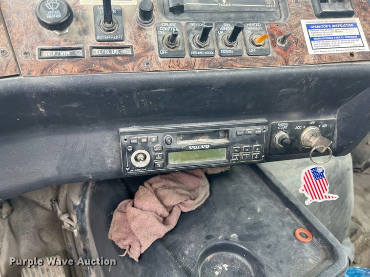 image for item LG9104 2001 Volvo Autocar  ready mix truck