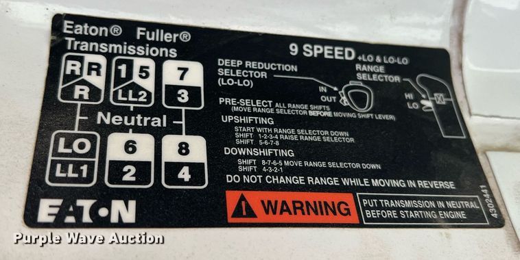 image for item LG9104 2001 Volvo Autocar  ready mix truck