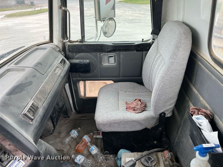 image for item LG9104 2001 Volvo Autocar  ready mix truck