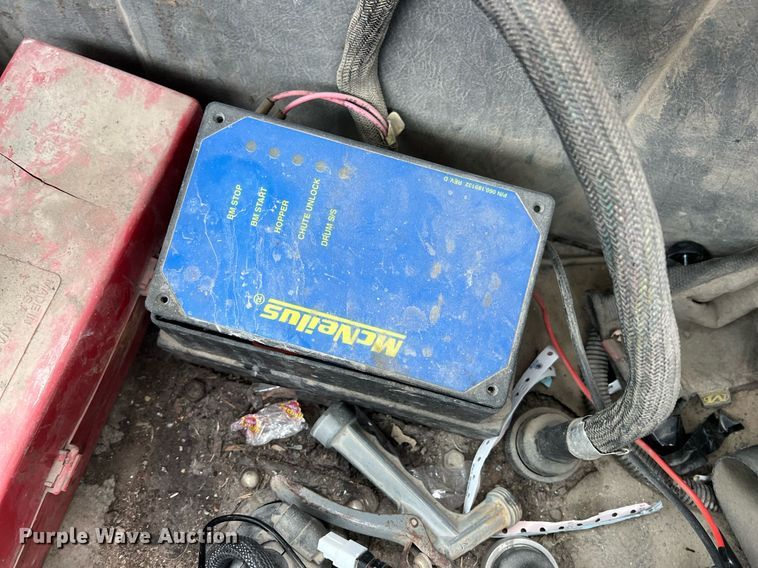 image for item LG9104 2001 Volvo Autocar  ready mix truck