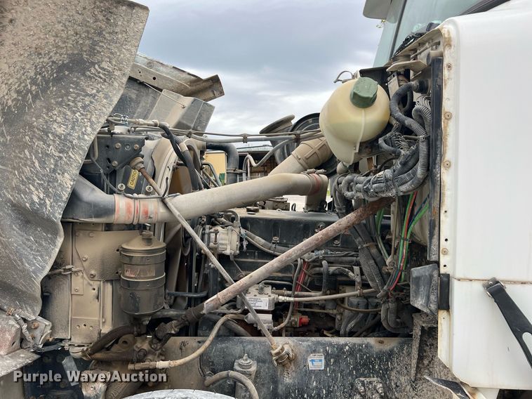 image for item LG9104 2001 Volvo Autocar  ready mix truck